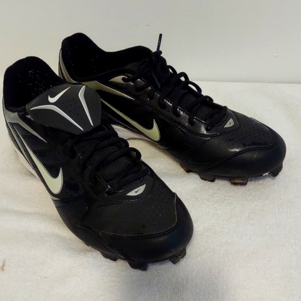 Men's Nike Cleats Sz 10 Clean & very good condition